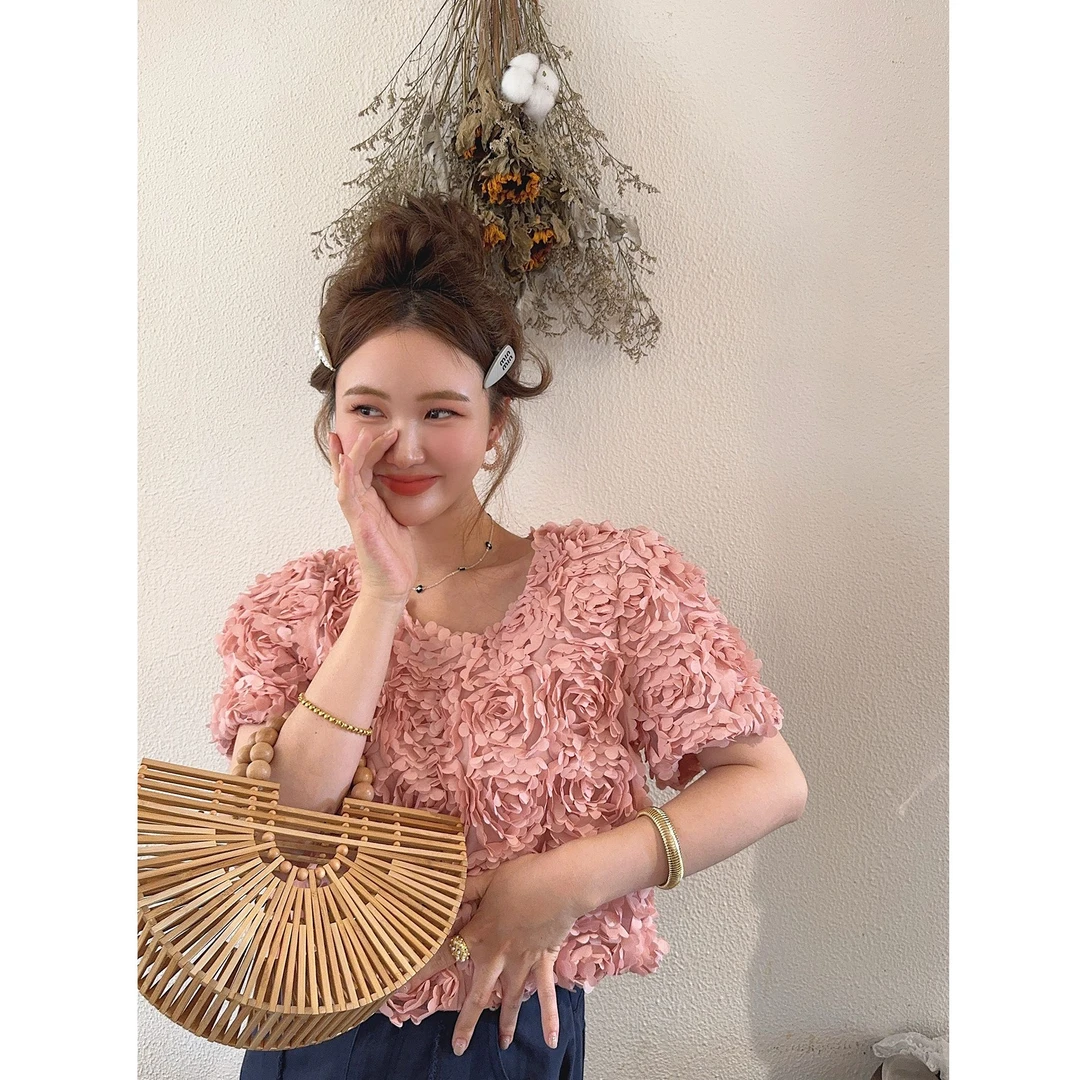 智英欧尼【粉色立体花衬衫气质夏季泡泡袖重工镂空小众女装2025夏】