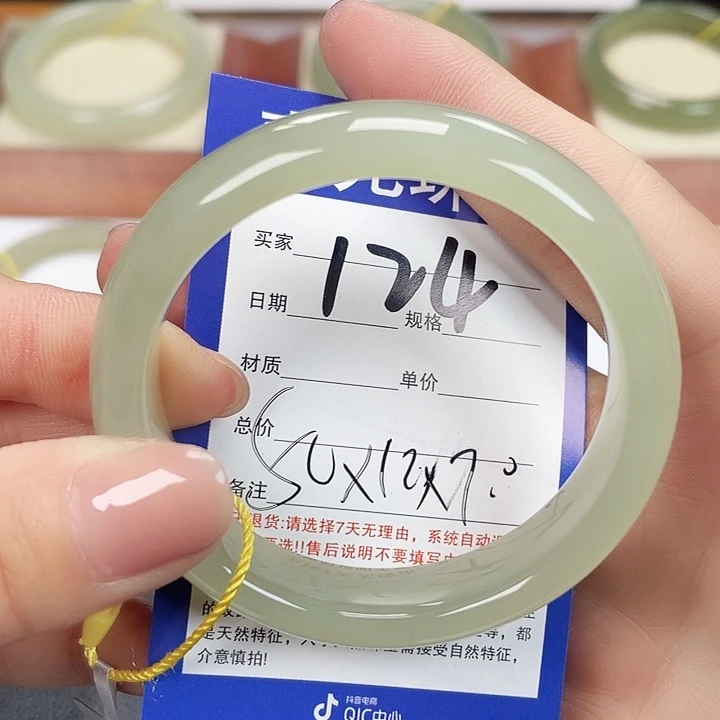 和田玉未镶嵌手镯