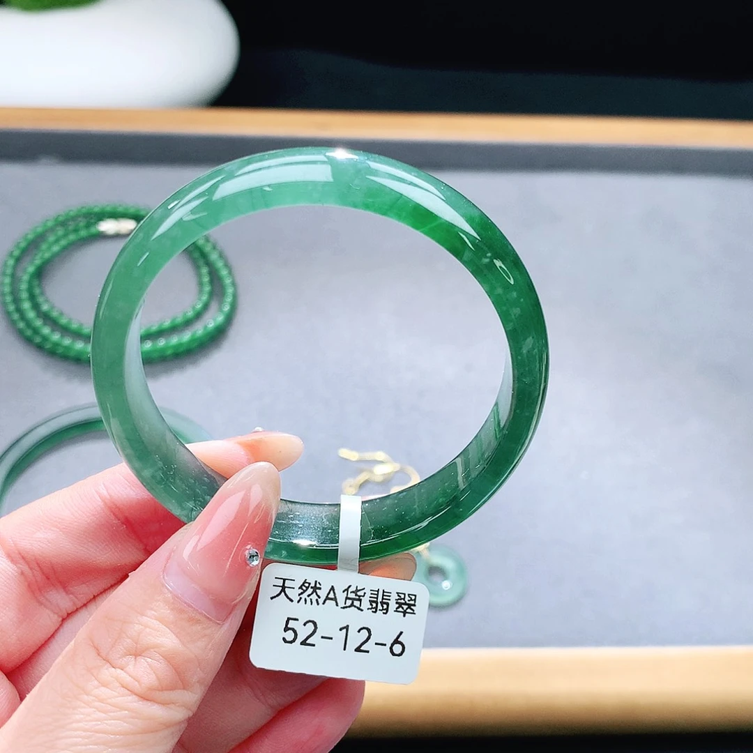 未镶嵌手镯（圆镯）翡翠