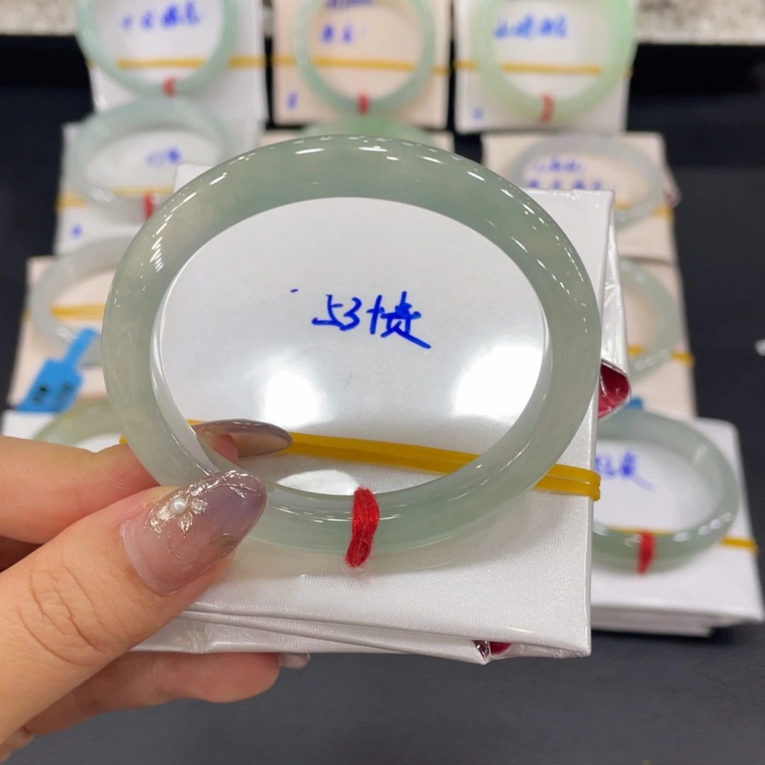 翡翠手镯未镶嵌缅甸天然翡翠手镯