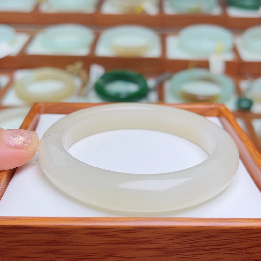 和田玉未镶嵌手镯56.5