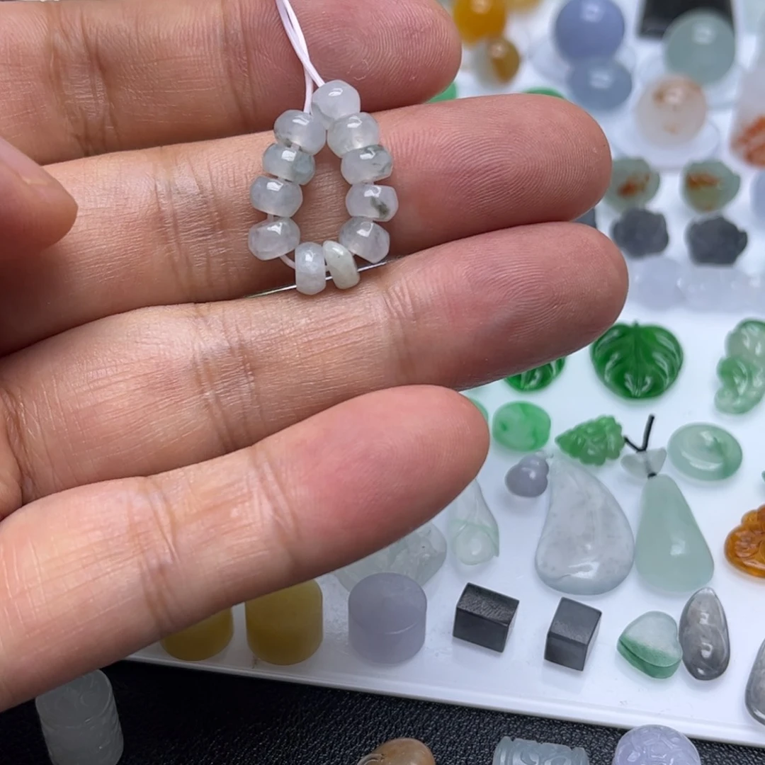 翡翠未镶嵌颈饰鼓珠