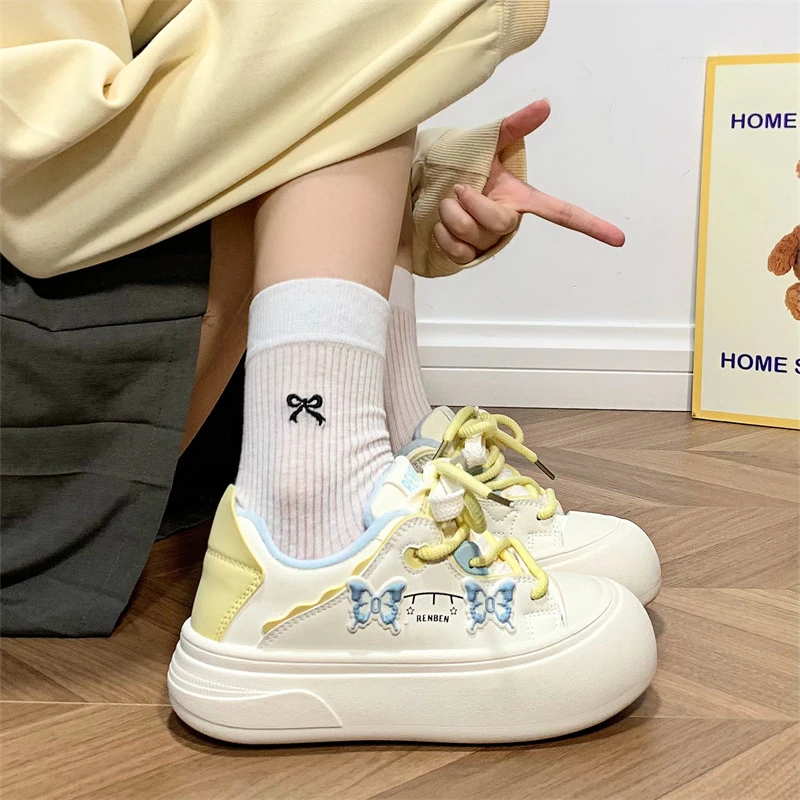 人本蝴蝶加绒小白鞋女2025冬季爆款百搭学生可爱大头鞋厚底板鞋女