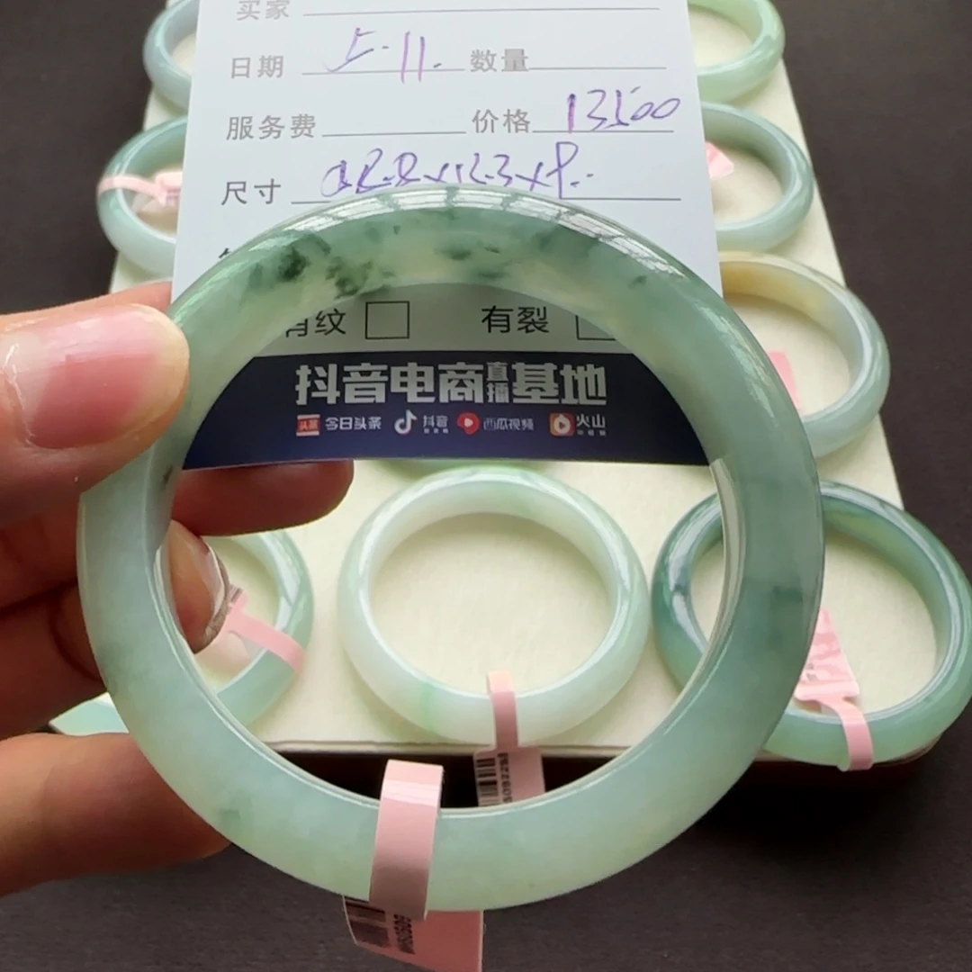 翡翠手镯未镶嵌天然A货翡翠手镯