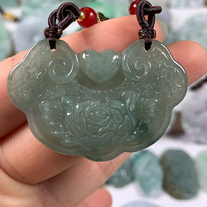 颈饰未镶嵌翡翠花开富贵如意锁有一条颜色线介意勿拍