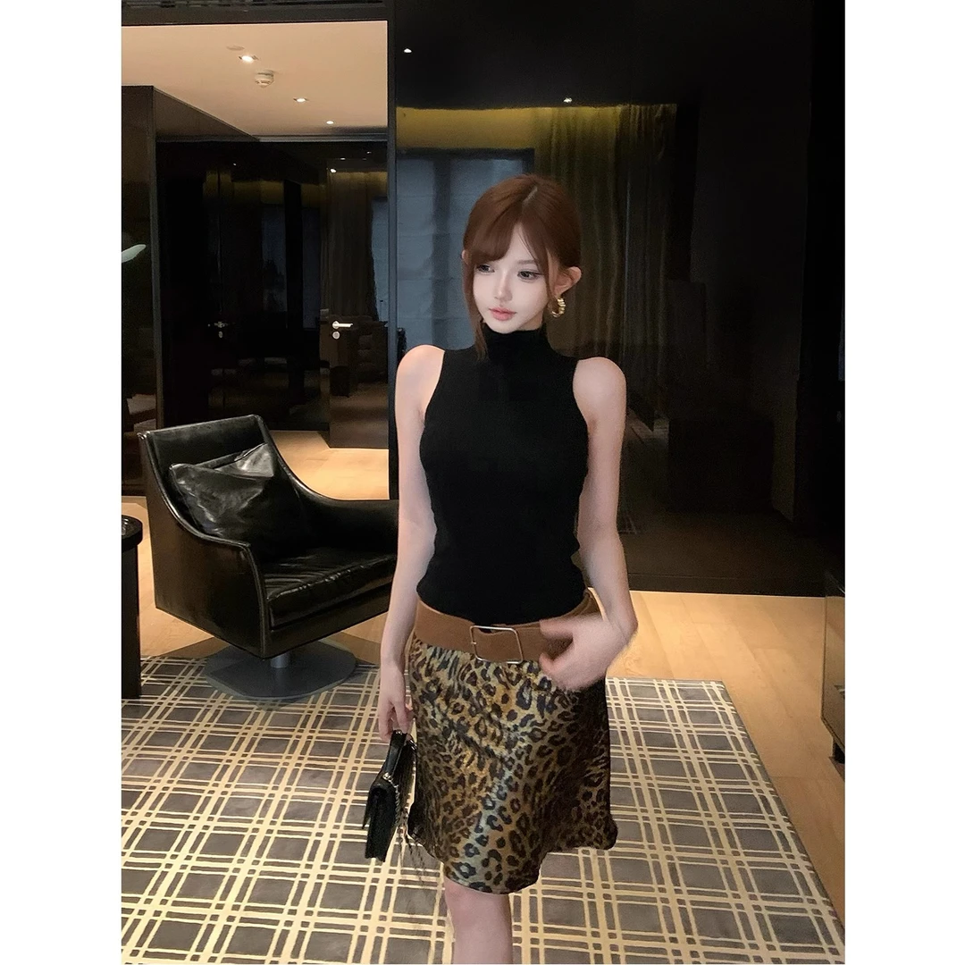 于思宇YUCII  高领无袖百搭夏季新品纯色辣妹针织背心