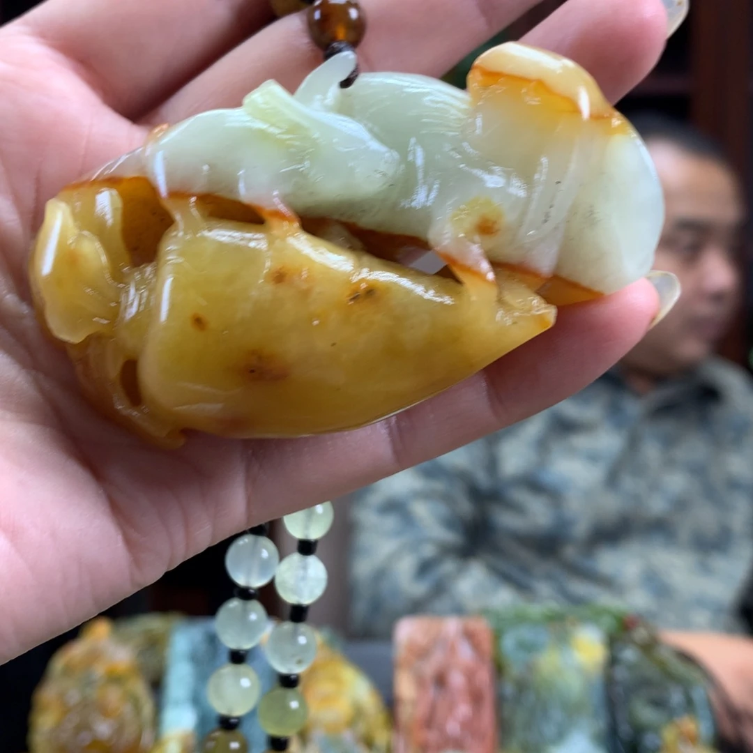 未镶嵌蛇纹石玉颈饰