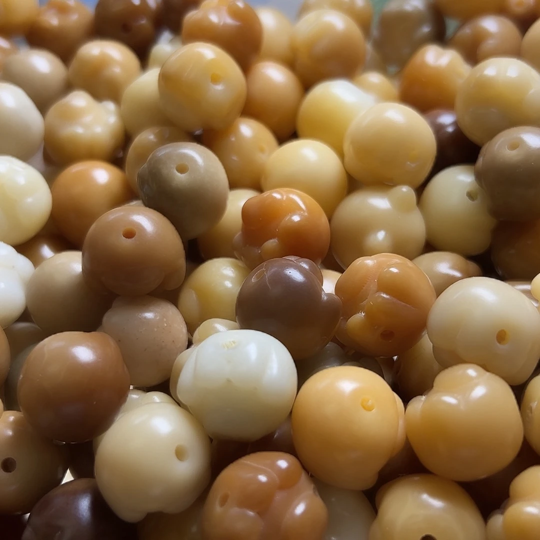 白玉菩提吊坠8颗瑕疵卡17爱心猫爪