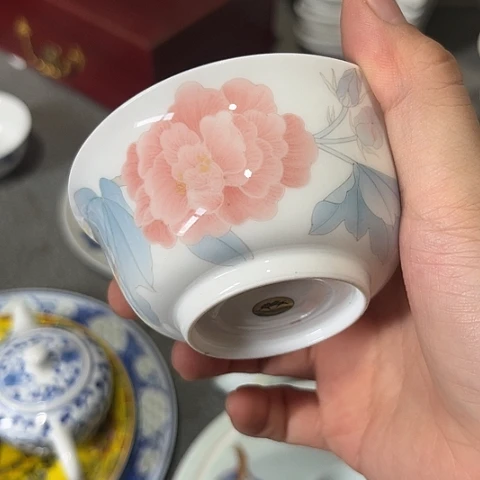 陶瓷手绘压手杯一个