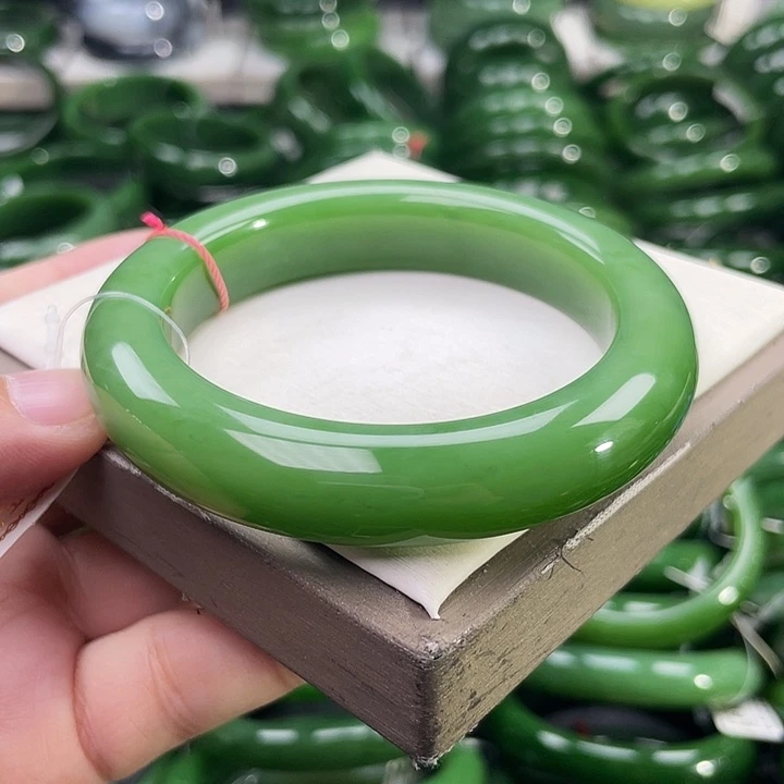 未镶嵌手镯和田玉（碧玉）