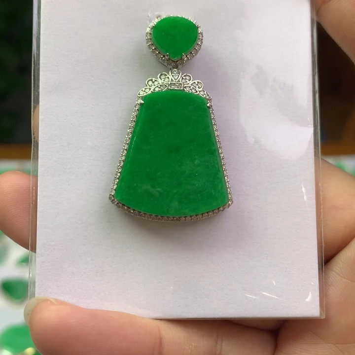 翡翠18K金镶嵌颈饰翡翠翡翠吊坠