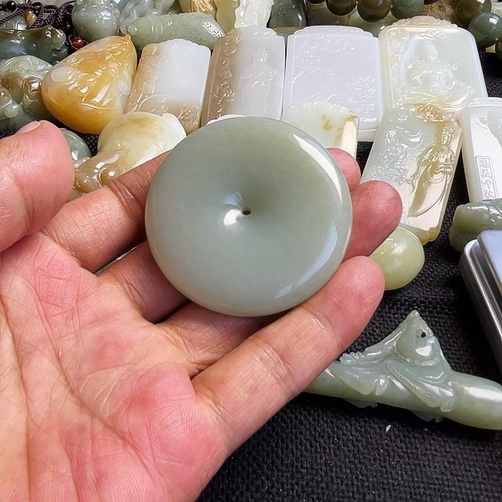 和田玉未镶嵌吊坠(不含链)