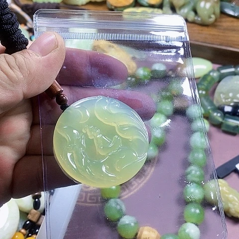 未镶嵌蛇纹石玉颈饰