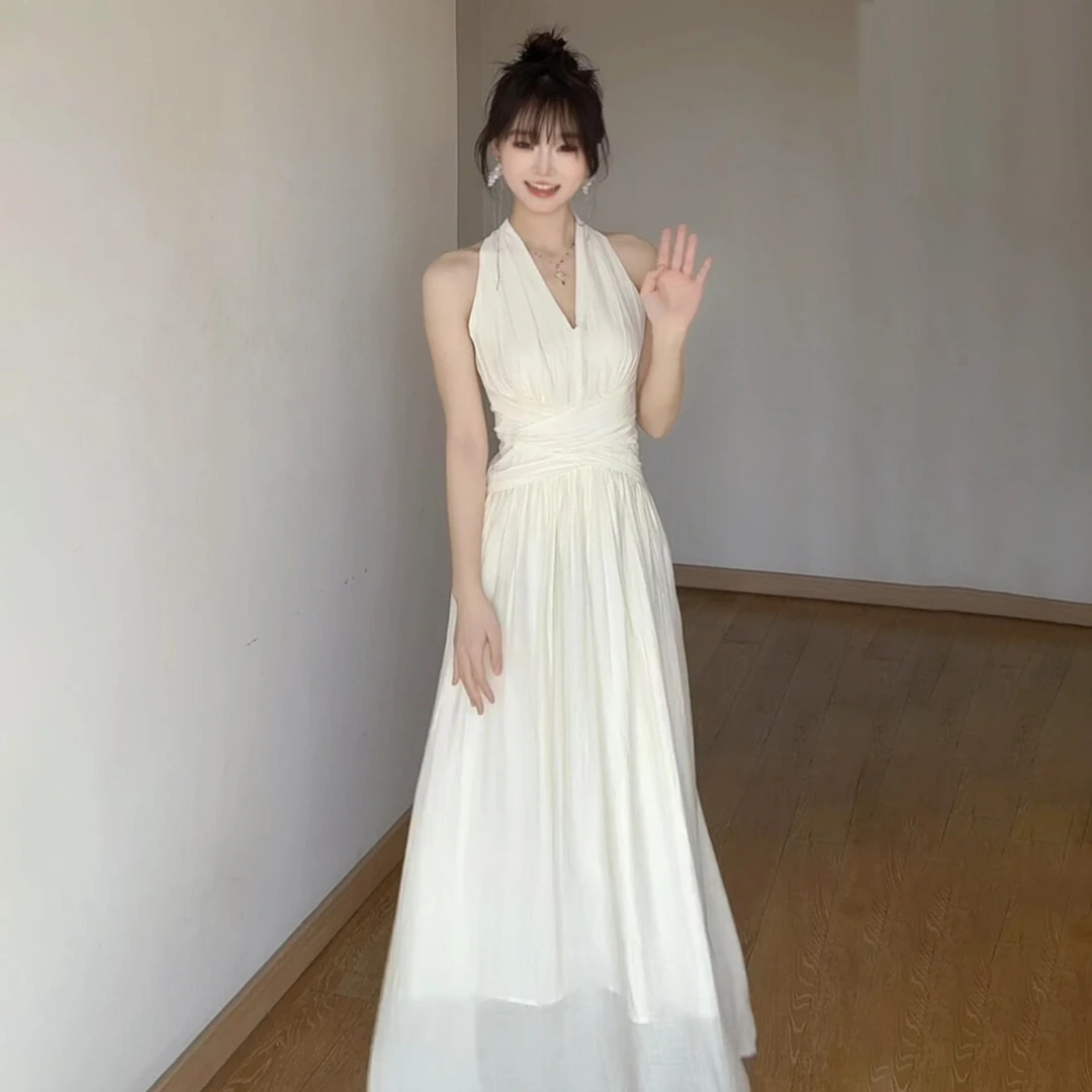 2025新款法式初恋v领挂脖吊带连衣裙子女夏季度假风气质收腰长裙