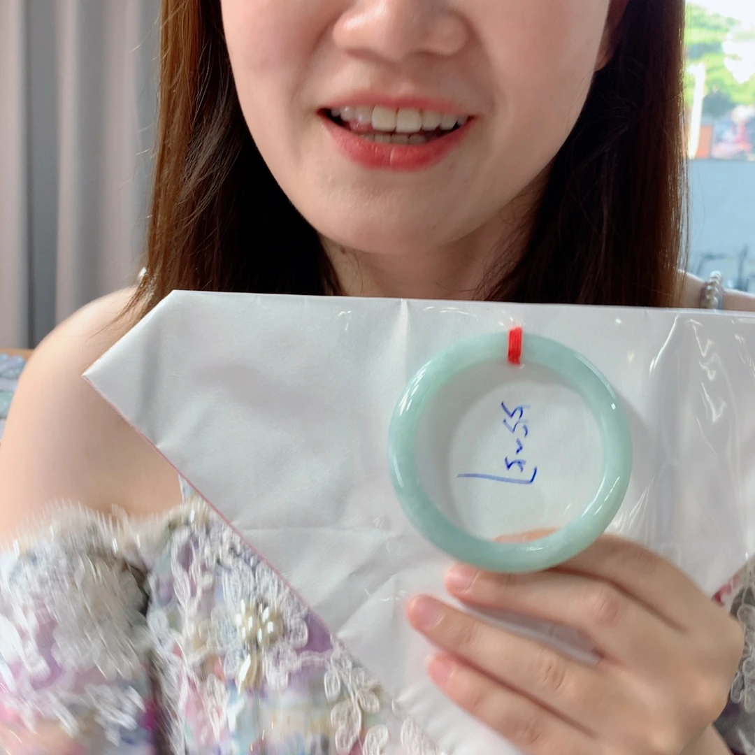 翡翠手镯未镶嵌翡翠