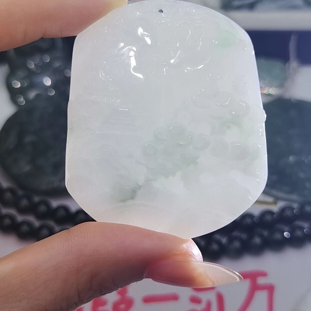 翡翠颈饰未镶嵌天然的A货翡翠