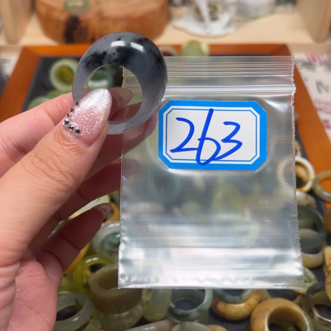 甜***器蛇纹石玉未镶嵌珠宝奇石