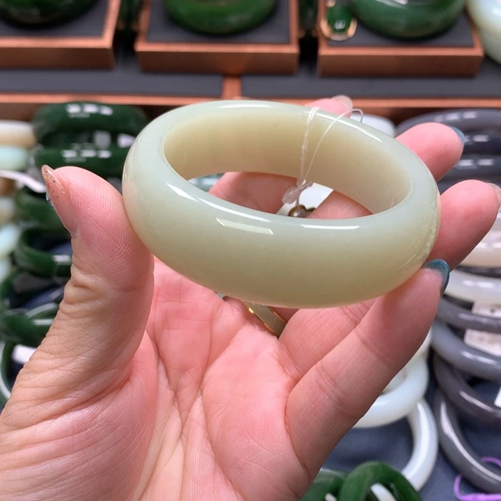 【闪购商品】未镶嵌手镯和田玉3