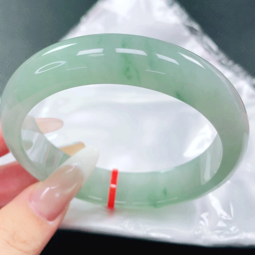 未镶嵌手镯翡翠60。