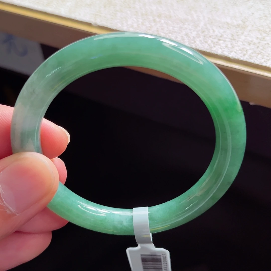 翡翠手镯未镶嵌手镯