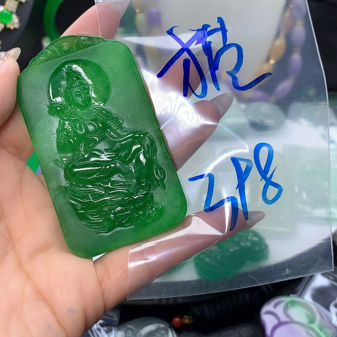 翡翠吊坠(赠链)未镶嵌猫*鹰