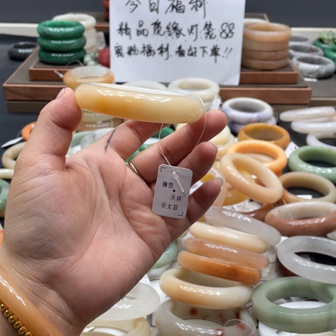 筱***.石英质玉手镯未镶嵌