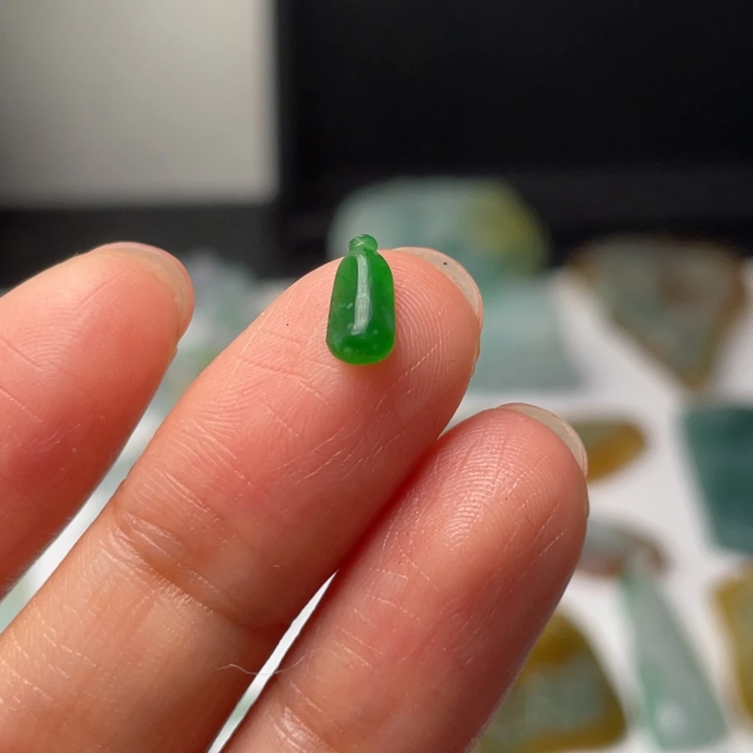 定制翡翠未镶嵌桔**儿天然翡翠