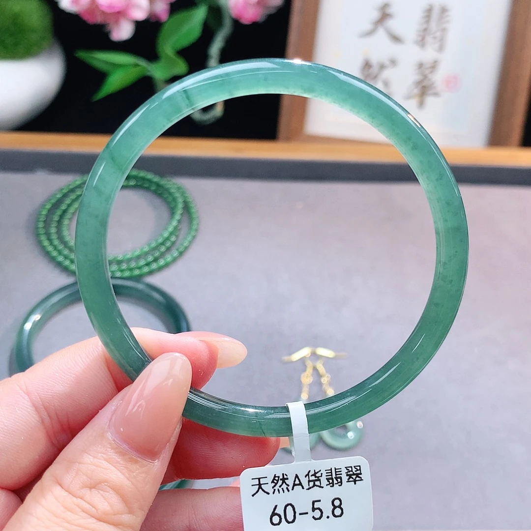 未镶嵌手镯（圆镯）翡翠