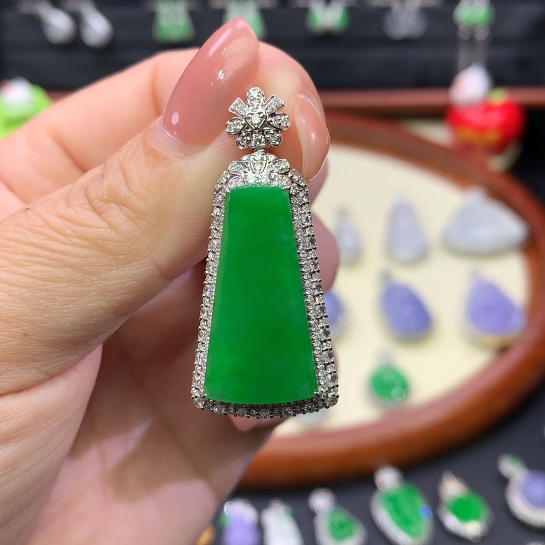 乐***儿翡翠18K金镶嵌吊坠(不含链)