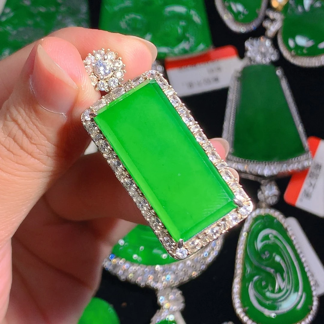 吊坠(不含链)未镶嵌翡翠