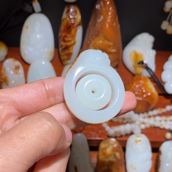 玉***器和田玉未镶嵌颈饰