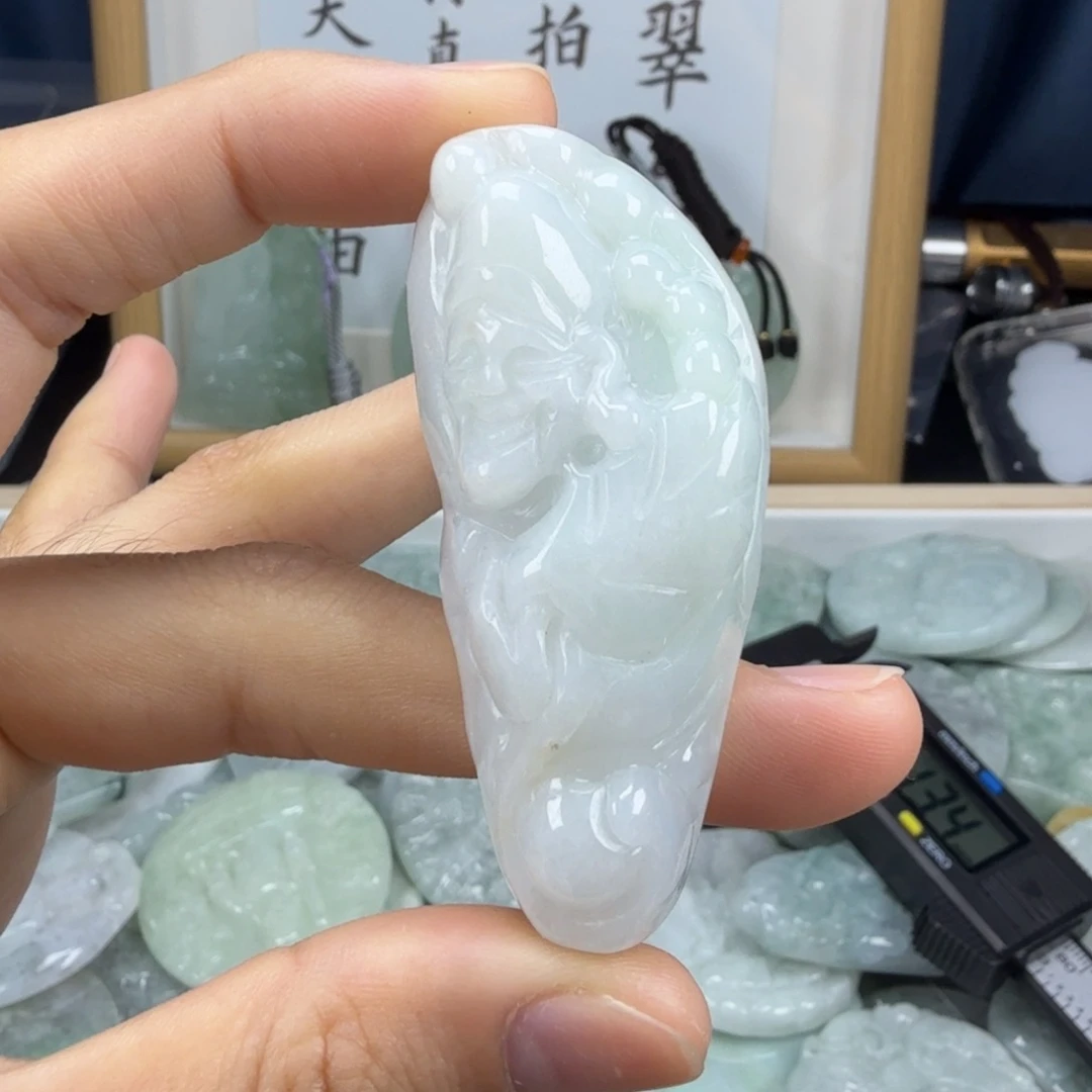 翡翠挂件未镶嵌翡翠