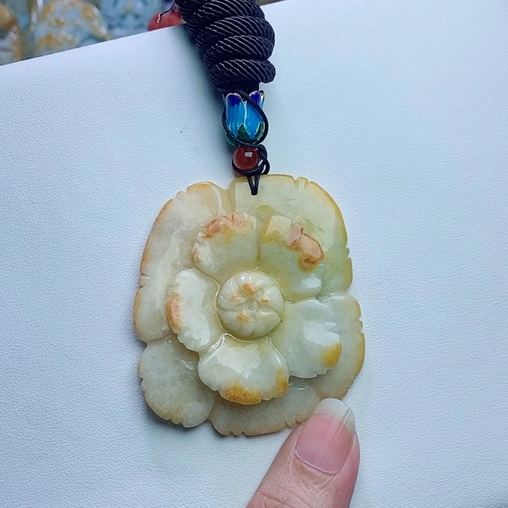 翡翠未镶嵌颈饰花