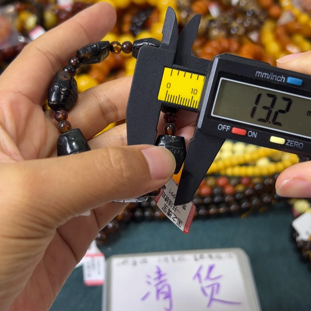 未镶嵌琥珀珠宝奇石328
