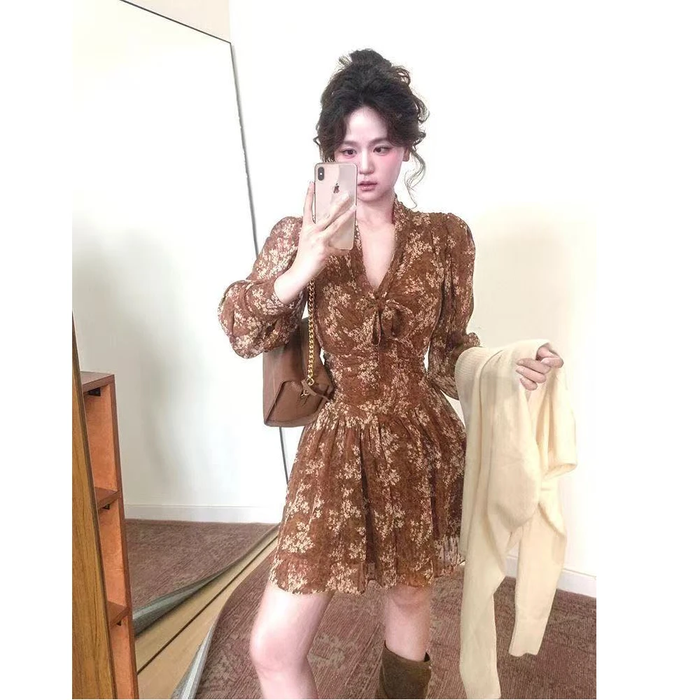 茶歇法式气质老钱风碎花连衣裙子女秋季2025新款长袖雪纺收腰短裙