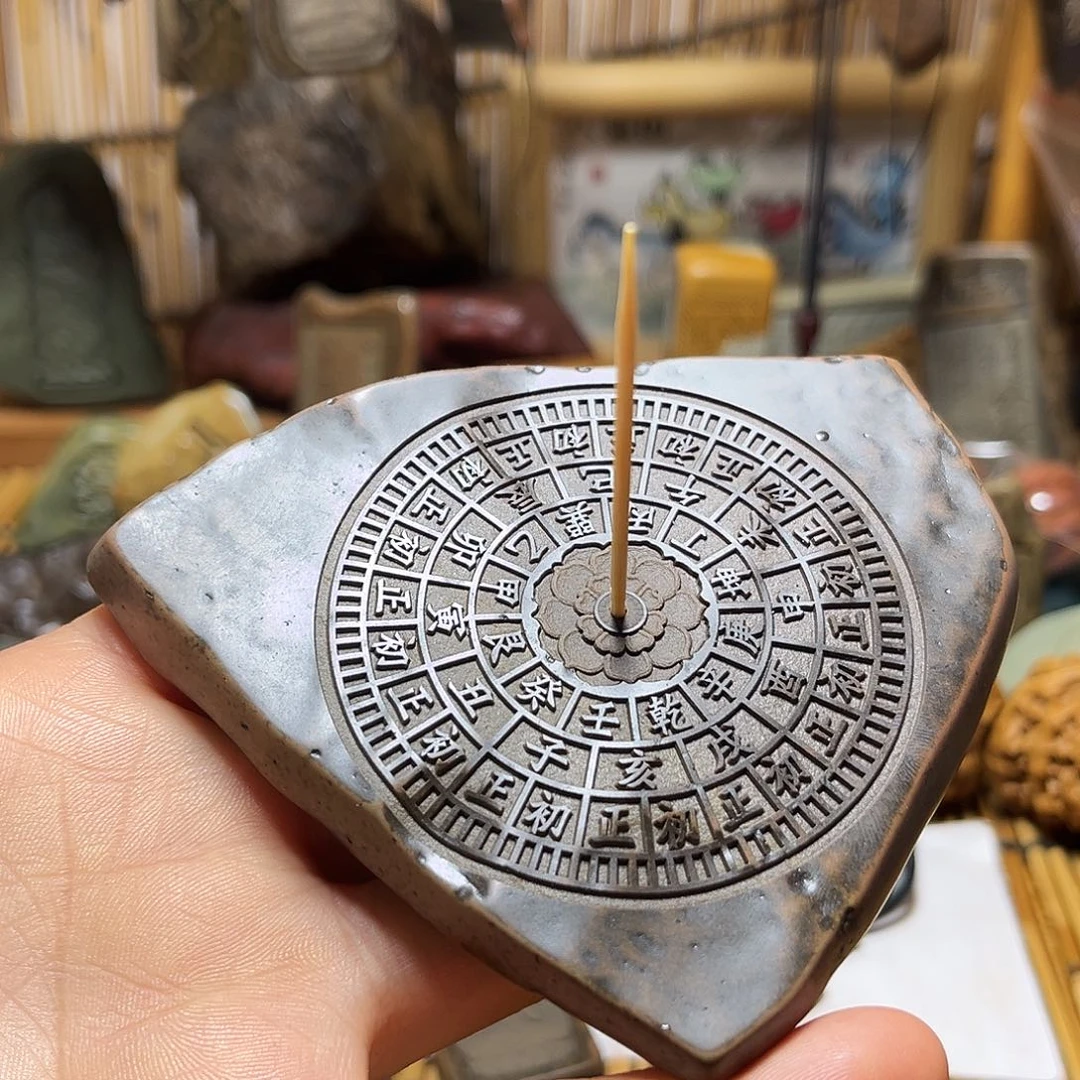 新疆原石雕刻手把件