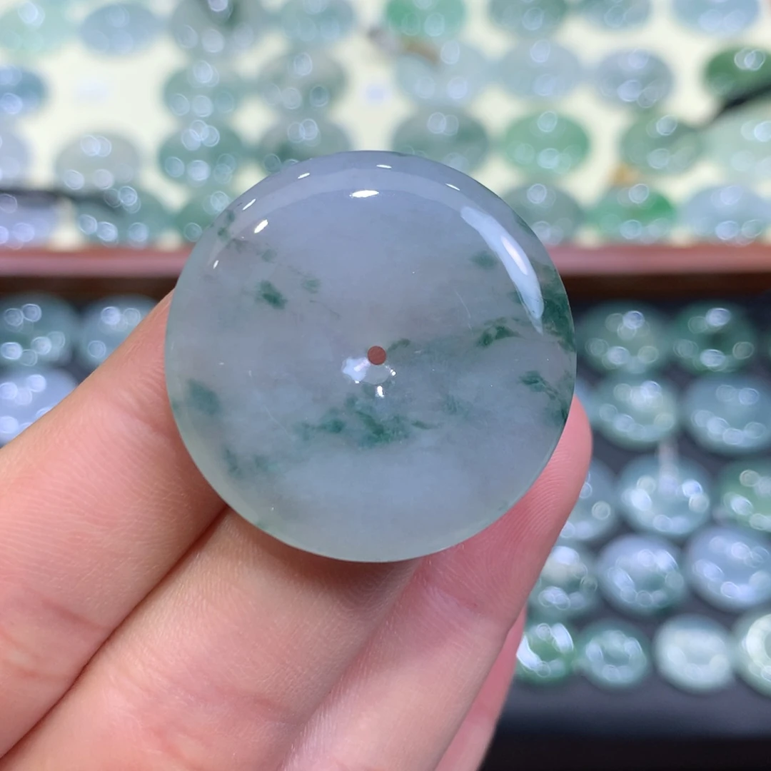 翡翠颈饰未镶嵌平安扣