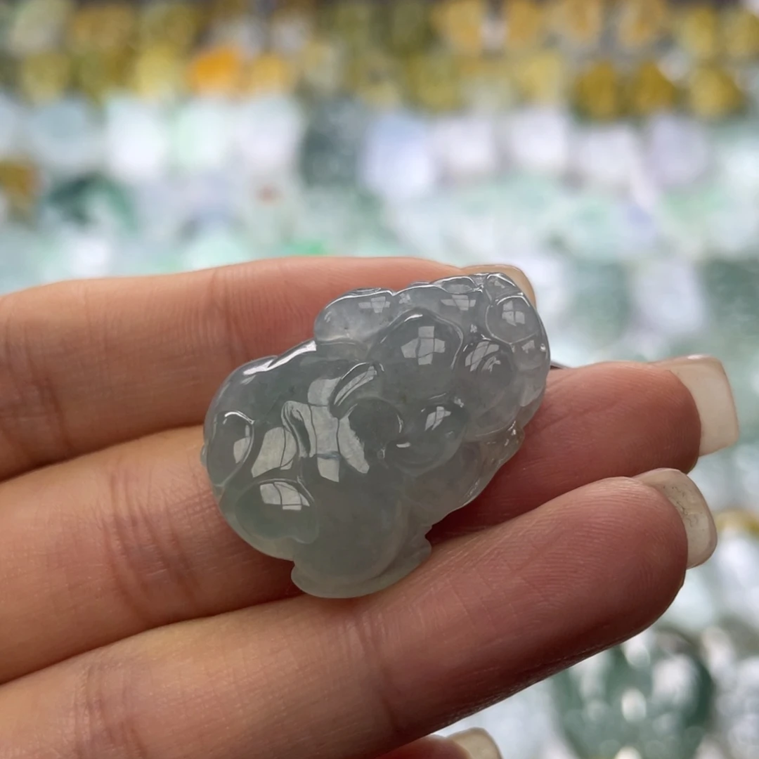 翡翠未镶嵌颈饰貔貅
