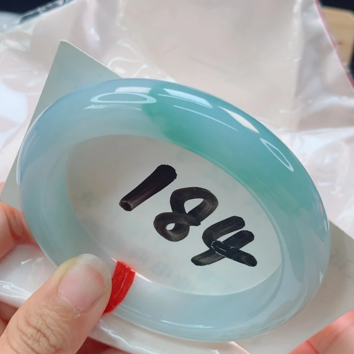 若***s翡翠手镯未镶嵌飘绿新品