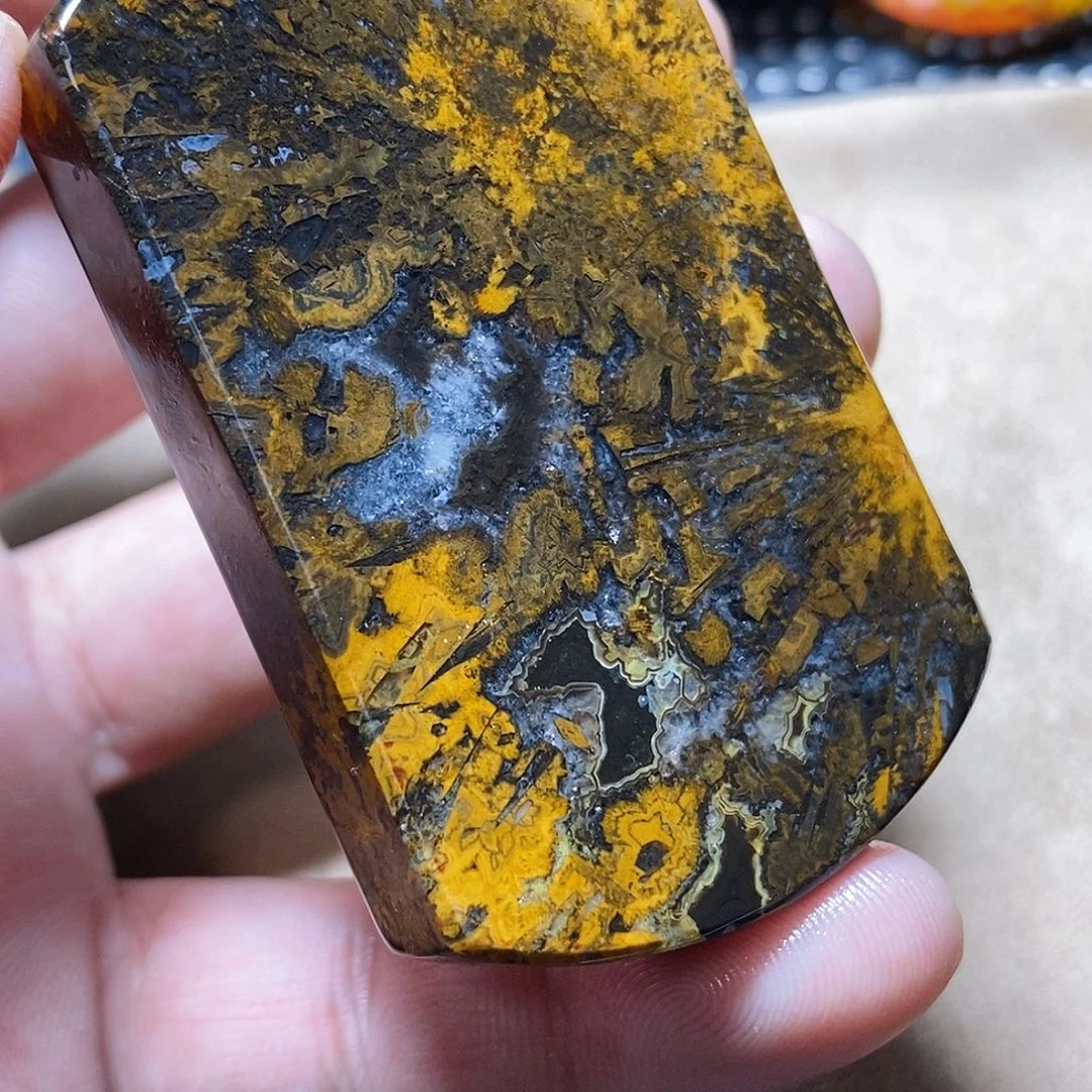 玛瑙/玉髓颈饰未镶嵌月**泉