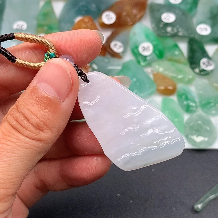 翡翠未镶嵌颈饰随型