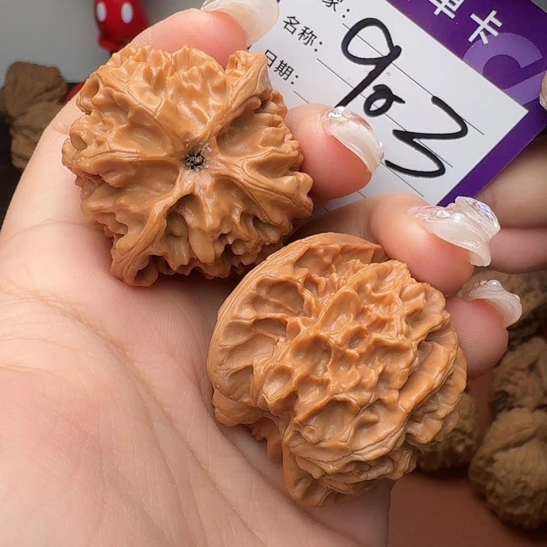 晓***扬文玩核桃吊坠苹果园41