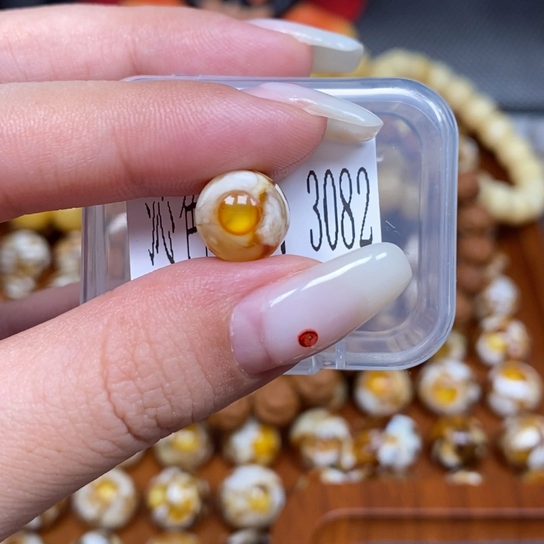 蜜蜡未镶嵌珠宝奇石3082