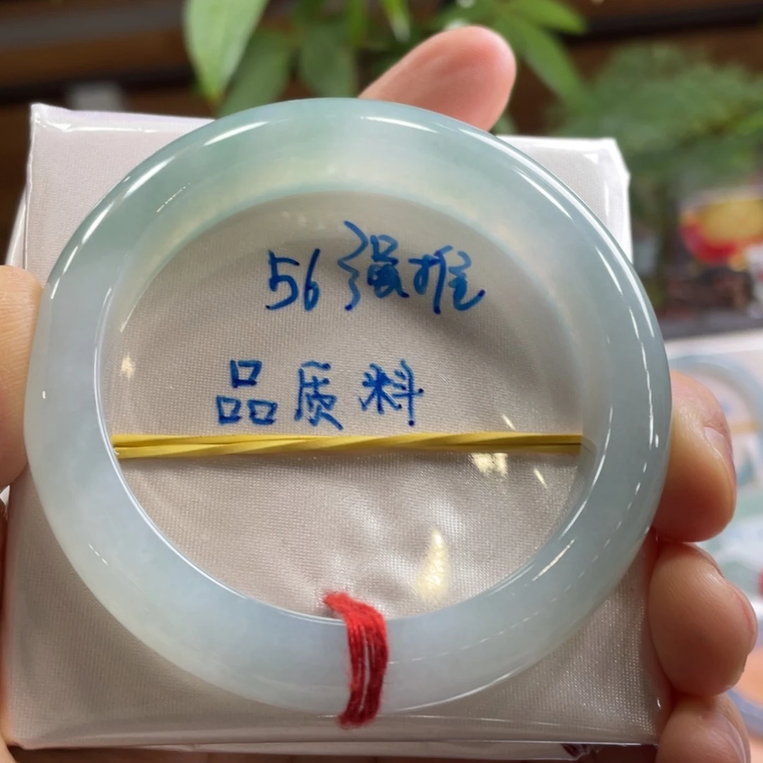 翡翠手镯未镶嵌翡翠