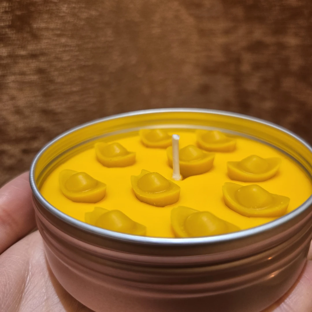 元宝满满3个蜡烛