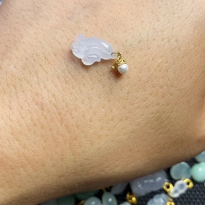 星***颈饰18K金镶嵌翡翠f