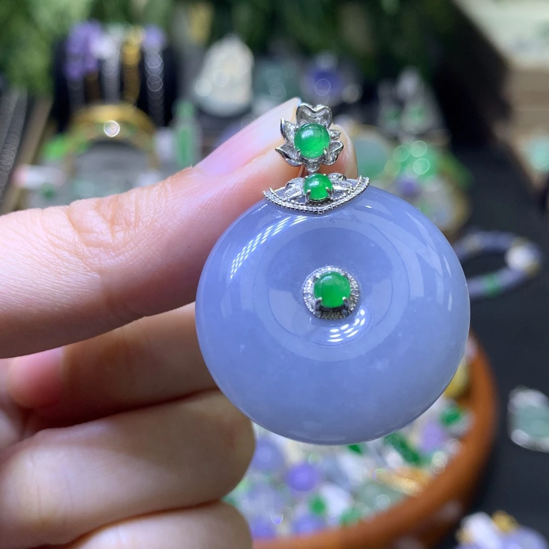 颈饰18K金镶嵌翡翠