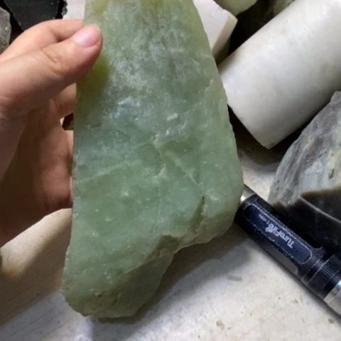 透闪石质玉未镶嵌珠宝半成品