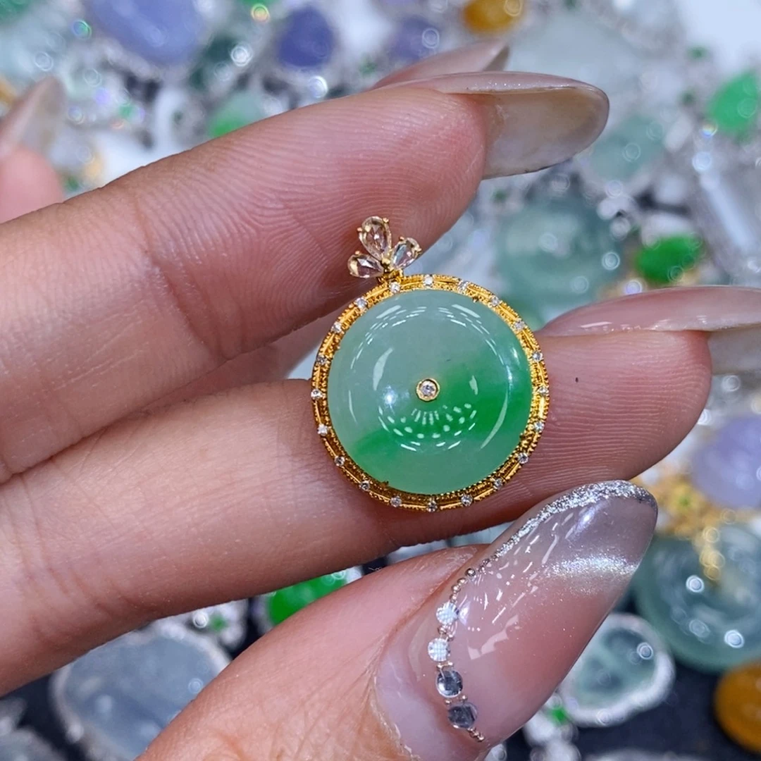 翡翠18K金镶嵌颈饰