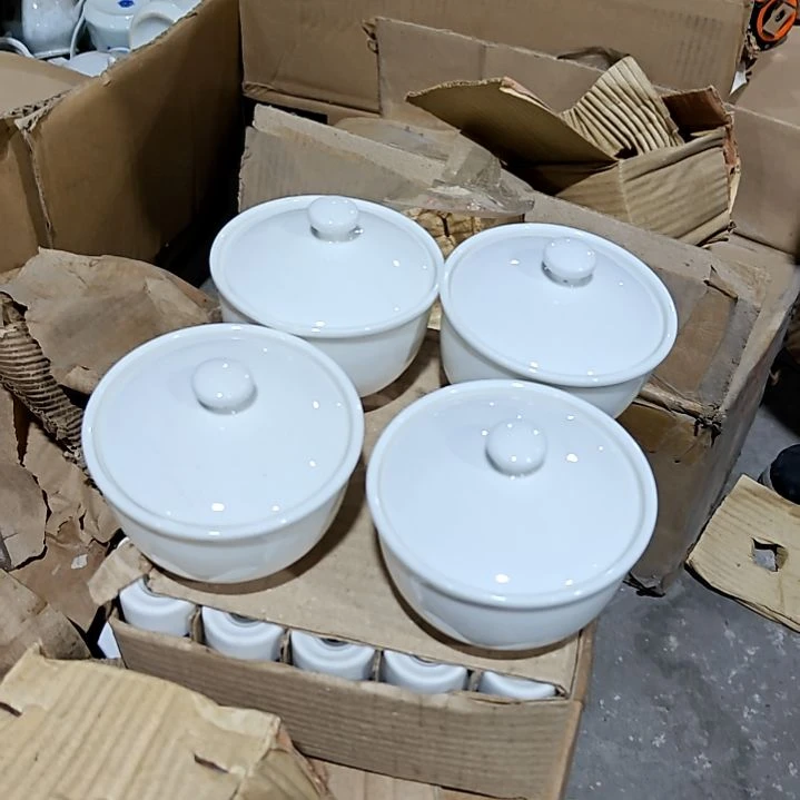 摆件盘子碗茶壶啥都有